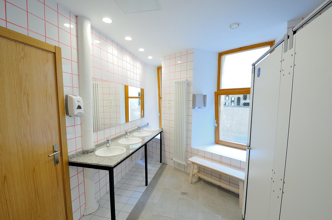 Egunon Bilbao Hostel Buitenkant foto