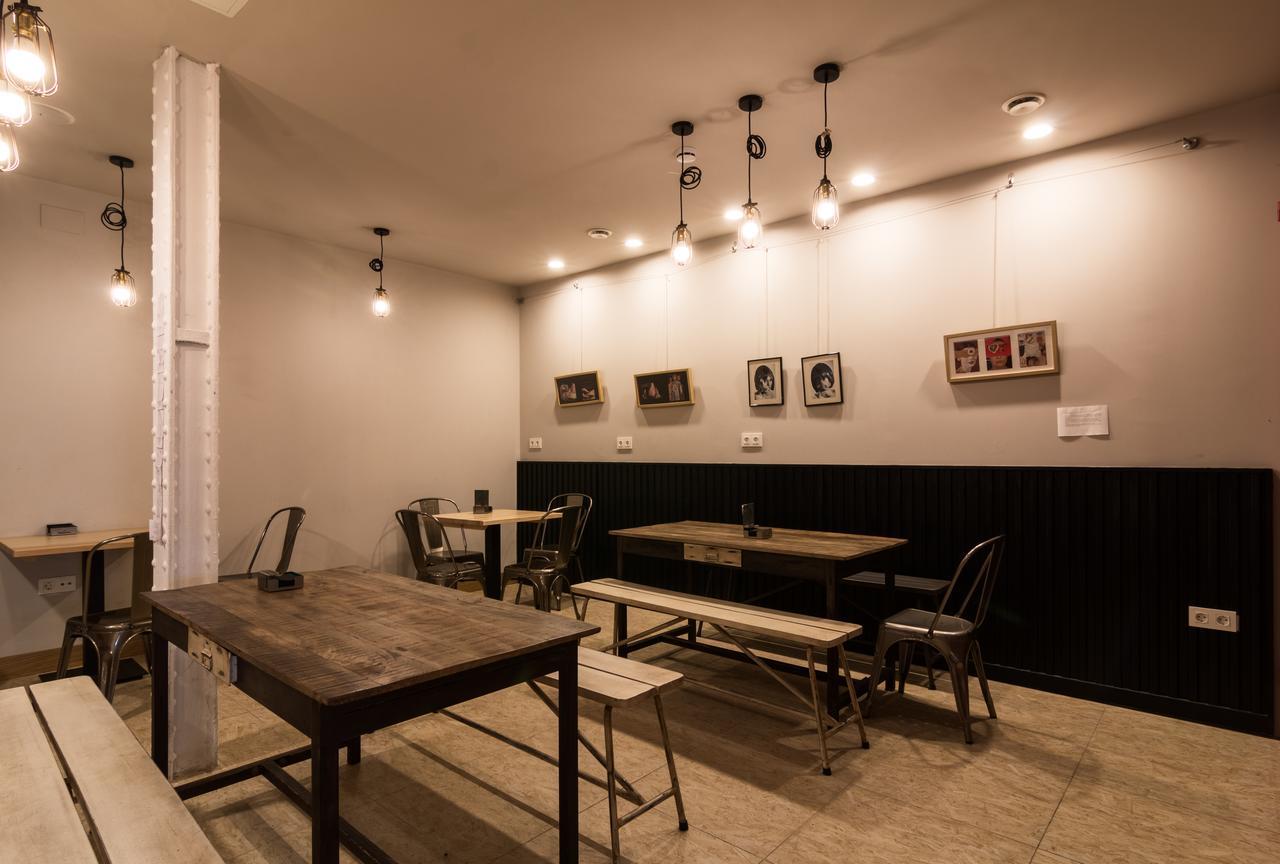 Egunon Bilbao Hostel Buitenkant foto