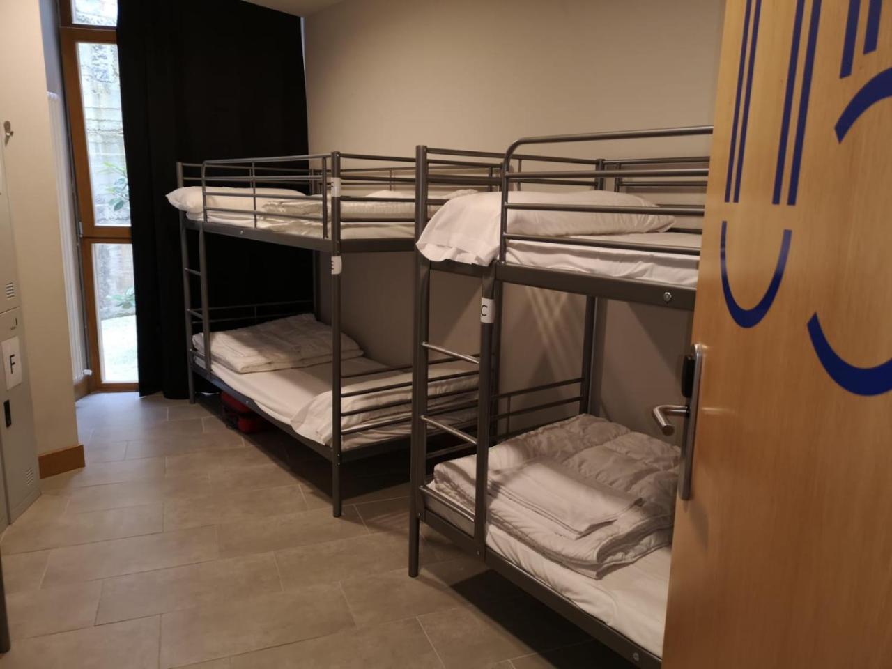 Egunon Bilbao Hostel Buitenkant foto