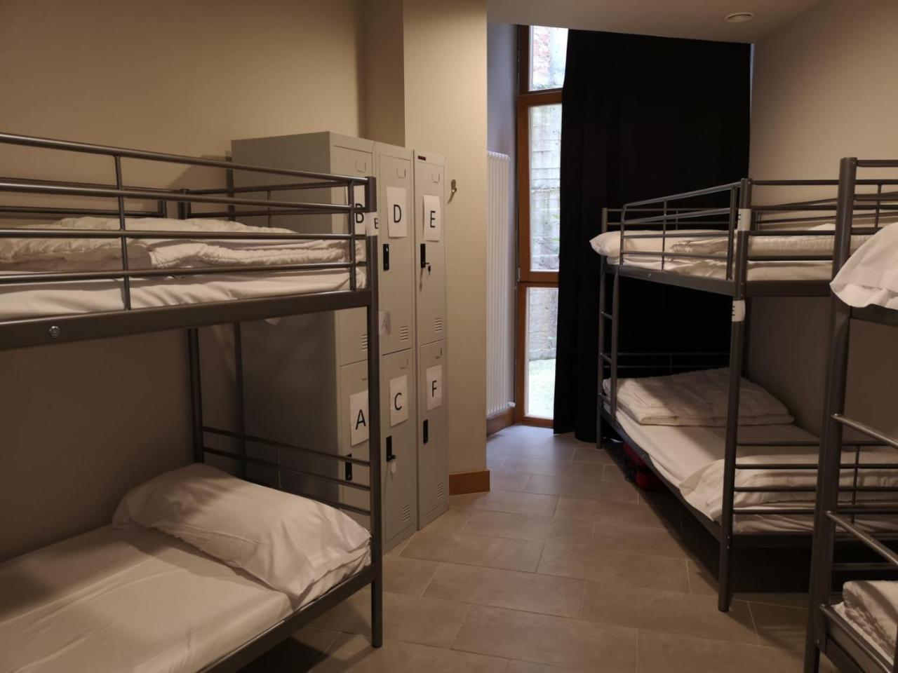 Egunon Bilbao Hostel Buitenkant foto